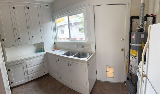 Building Photo - 4426 Shafter Ave