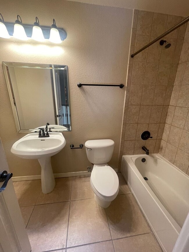 Building Photo - Lovely Spacious 4 Bedroom Home w/office space in Rinconada Area