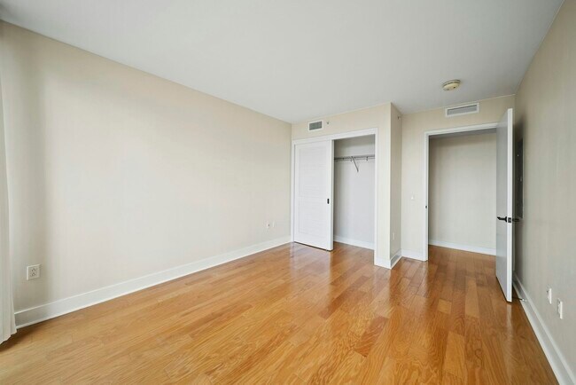 Building Photo - 1551 Ala Wai Blvd