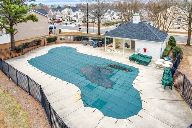 Building Photo - Location, Location, Location! 3 Bedroom 2....