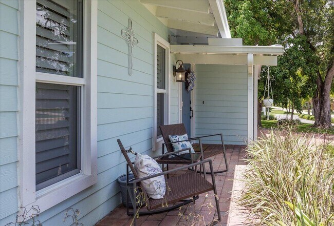 Building Photo - 1110 SW 15th St