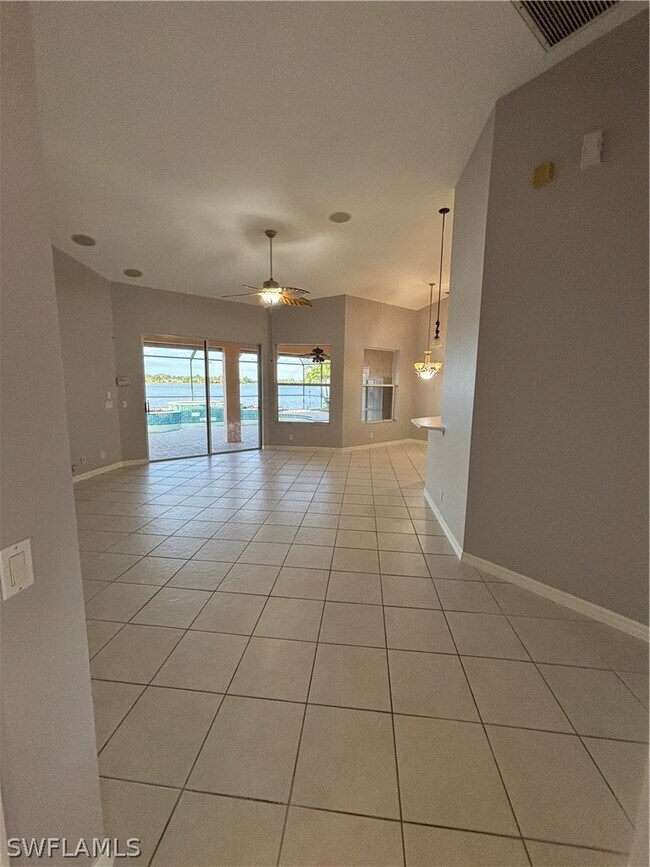 Building Photo - 2210 Grove Dr