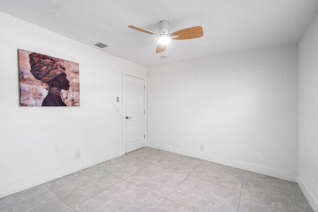 Building Photo - 403 S 13th Ct