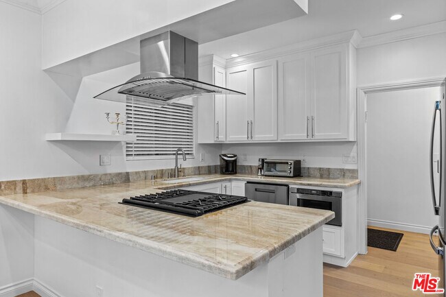 Building Photo - 450 San Vicente Blvd