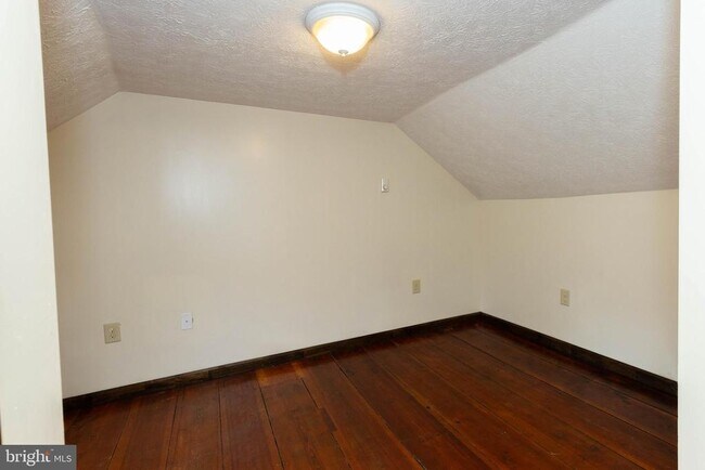 Building Photo - 218 S West St