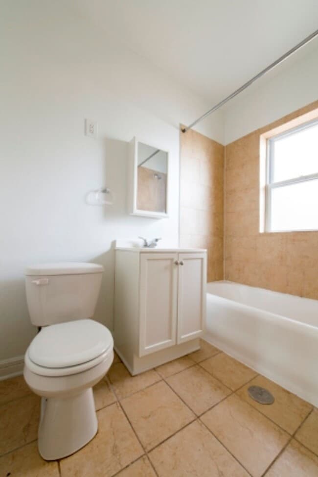 Building Photo - 7354-58 S Dorchester Ave 1348-52 E 74th Chicago, IL 60619