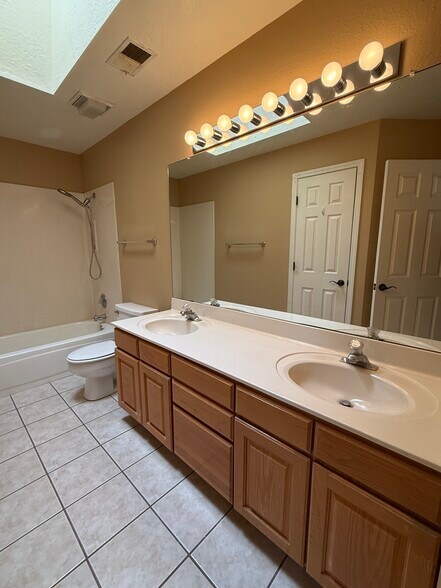 2nd bathroom upstaris - 6301 Puma Pl NE