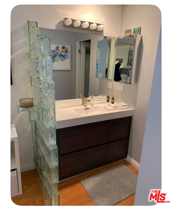 Building Photo - 1015 Marine St