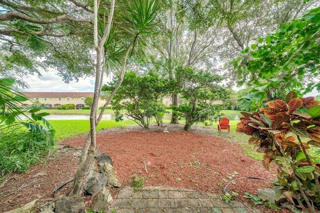 Building Photo - 8040 Sanibel Dr