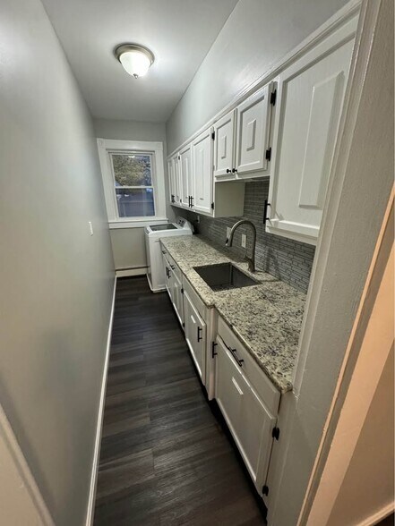 Building Photo - 98 Broadway