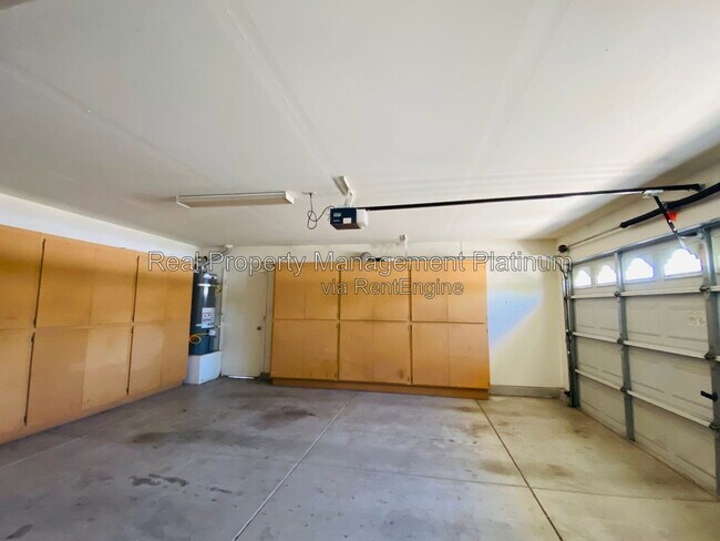 Building Photo - 7115 N Cecelia Ave