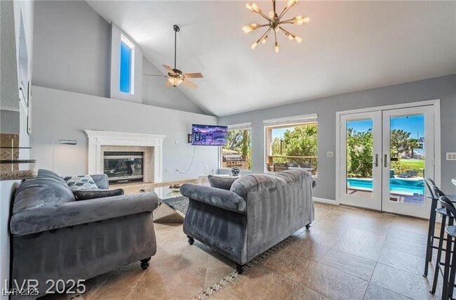 Building Photo - 3003 La Mesa Dr