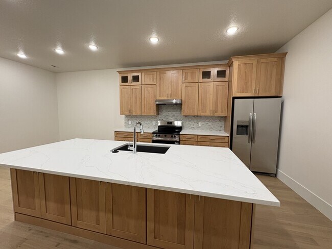 Building Photo - 68 W 4750 N