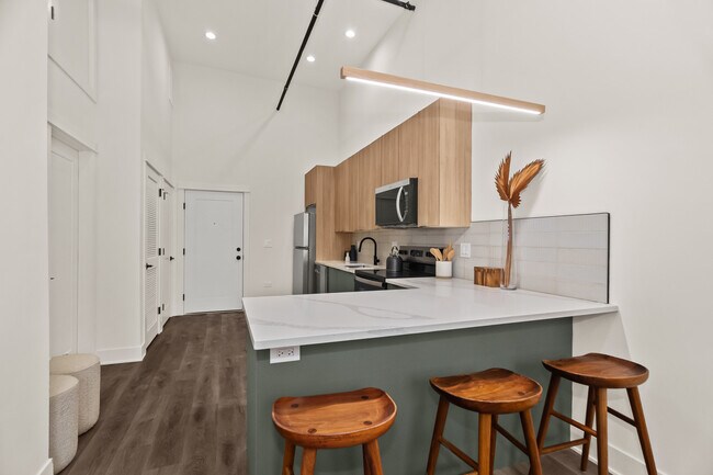 Building Photo - 813 W Evergreen Ave