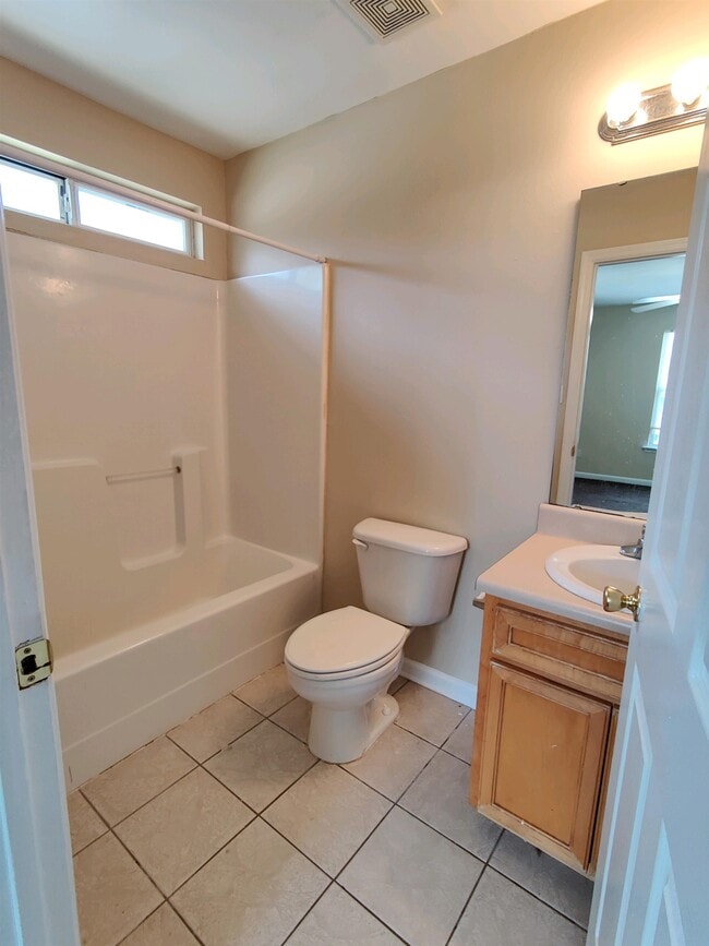 Building Photo - 93 Bass St