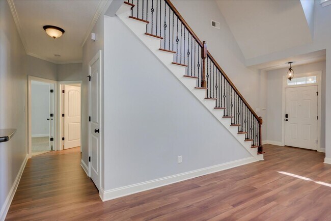 Building Photo - 4122 Chastain Dr