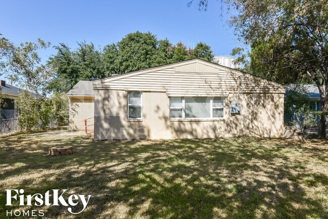 Building Photo - 2502 Costa Mesa Dr