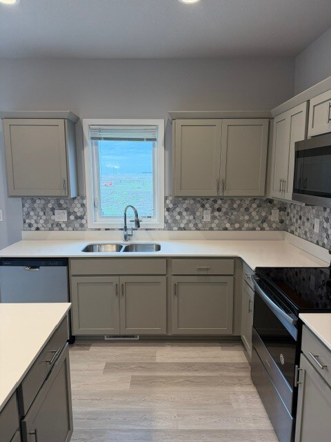 Building Photo - 1749 Ashwood Ave