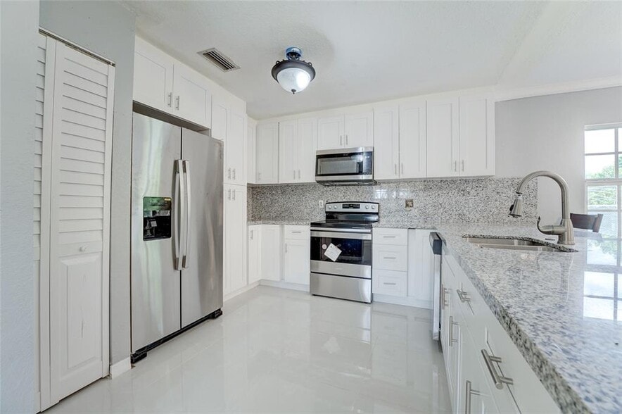 Building Photo - 5130 SW 208th Ln