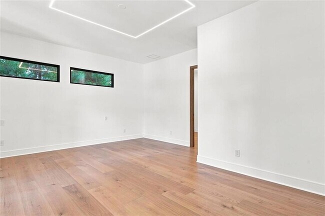 Building Photo - 4250 Carmain Dr NE
