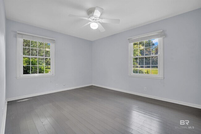 Building Photo - 252 South Dr