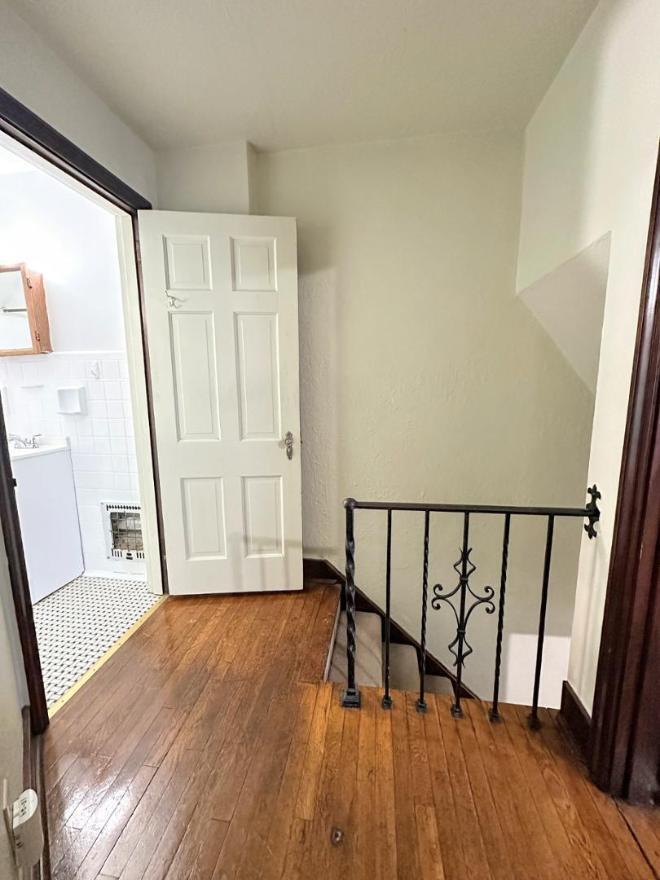 Building Photo - 246 E Meyers St