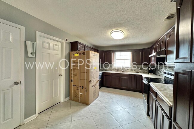 Building Photo - 147 Nicole Ln