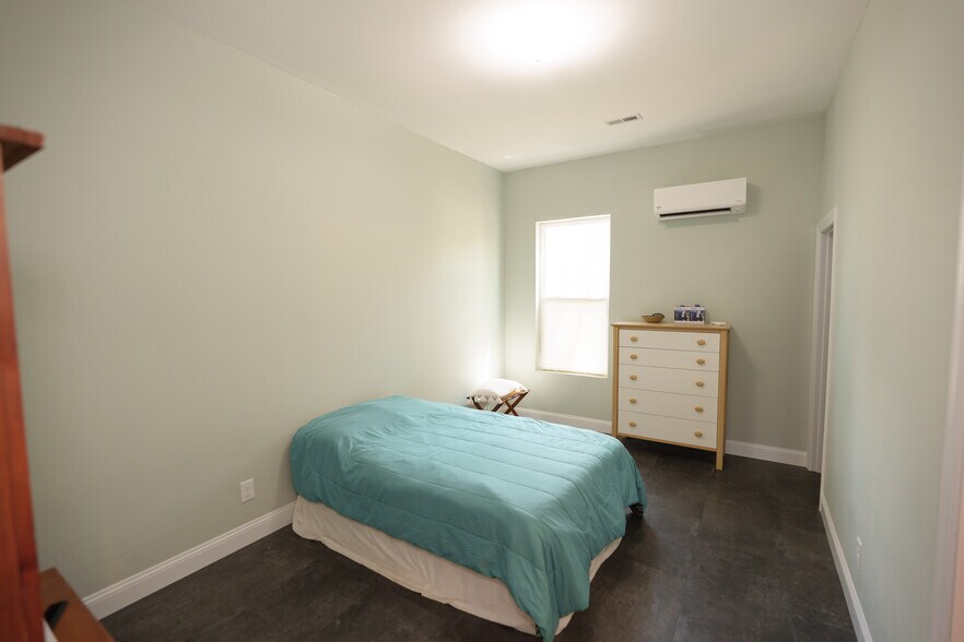 Building Photo - 60 Madison Dr