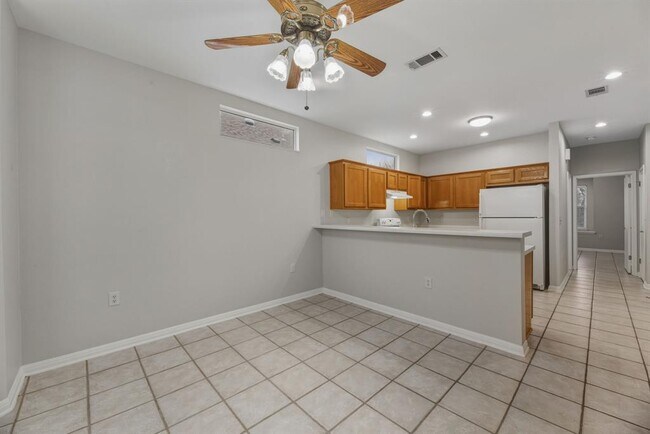 Building Photo - 121 Coreopsis Way