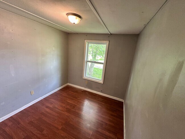 Building Photo - Single Wide Mobile home 2 bed 1 bath