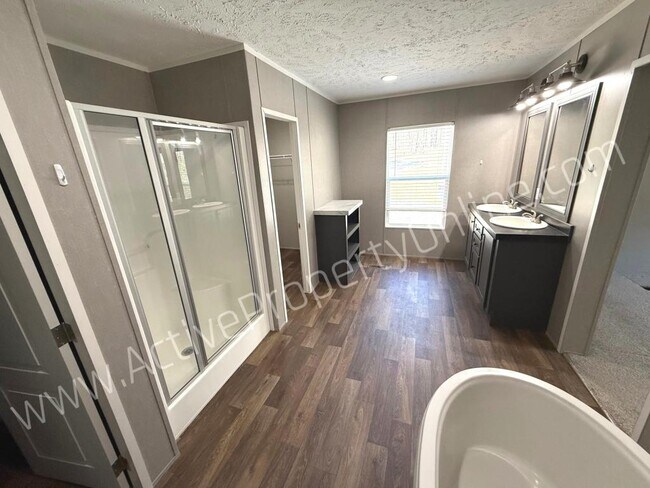 Building Photo - 202 Reed Clark Rd