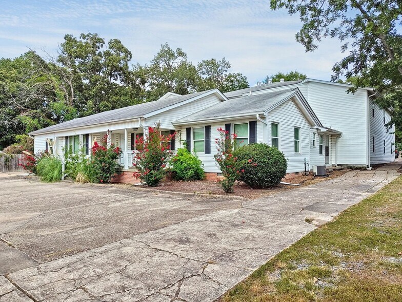 Building Photo - 121 N Jackson St