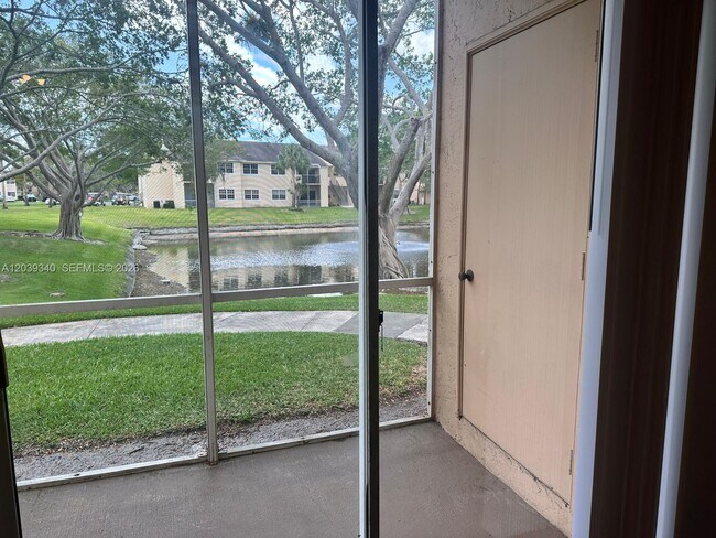 Building Photo - 840 Cypress Park Way