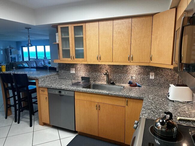 Building Photo - 4900 N Ocean Blvd