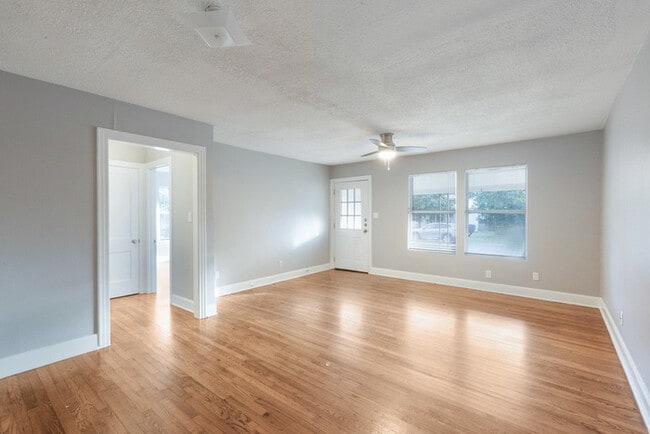 Primary Photo - 1508 Karen Ave