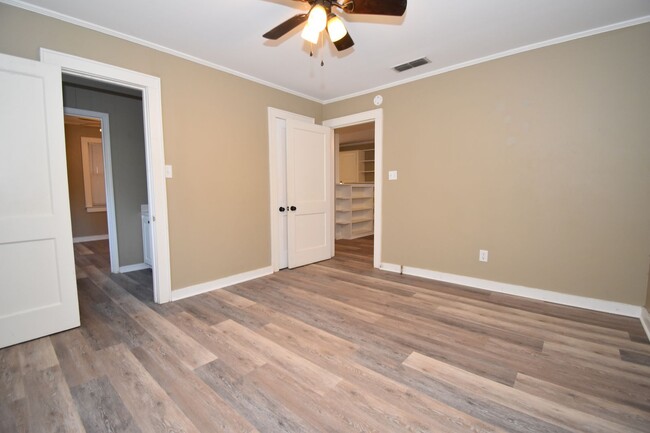 Building Photo - Updated 2 Bedroom Minutes from LA Tech