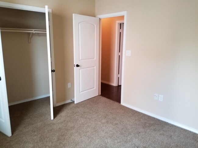 Building Photo - 1023 Brown Rock Dr