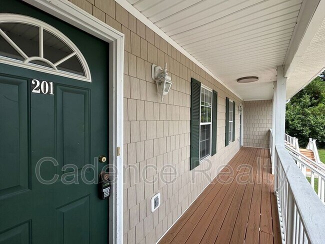Building Photo - 4619 McClelland Dr