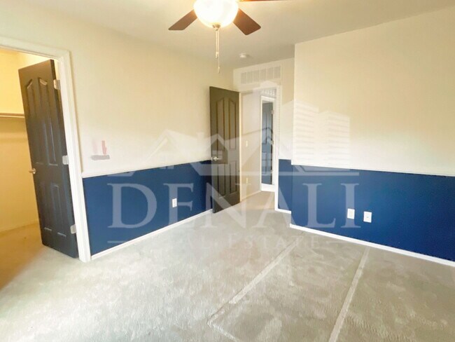 Building Photo - 51 S 57th Pl