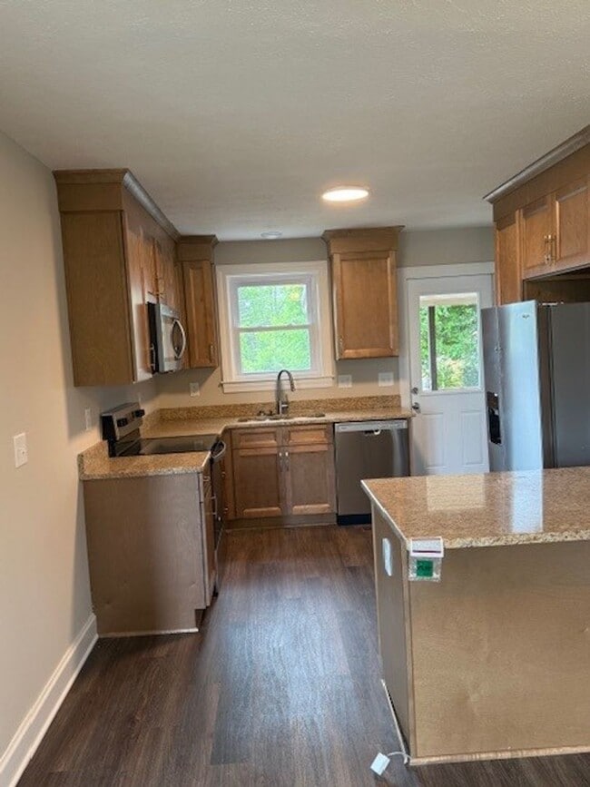 Building Photo - 4bd, 2 bath house