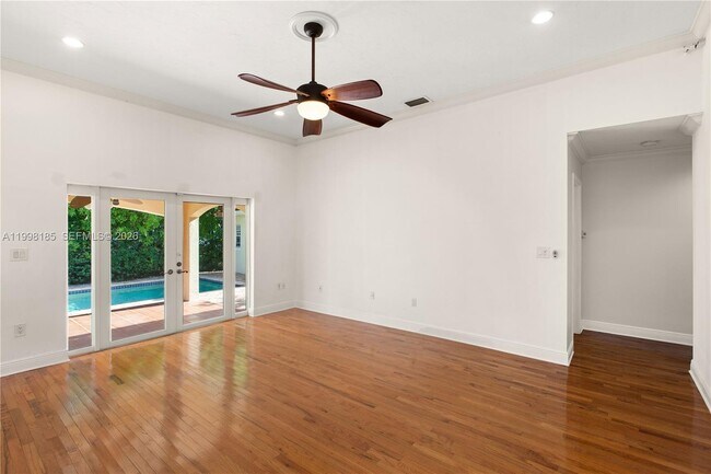 Building Photo - 1428 Medina Ave