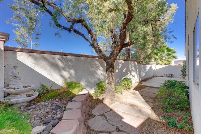 Building Photo - WONDERFUL 3 BEDROOM PLUS DEN 1 STORY HOME. CASITA WITH OWN BATHROOM! GATED COMMUNITY!