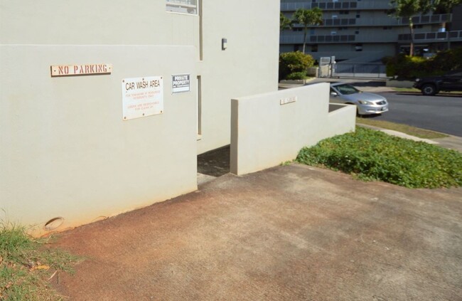 Building Photo - Townhomes at Pearlridge - Split Level 2 bed