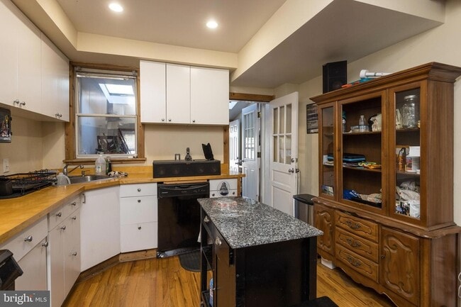 Building Photo - 2929 Miles Ave