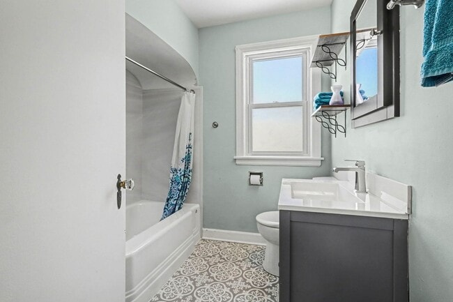 Building Photo - 6550 W Ebinger Dr