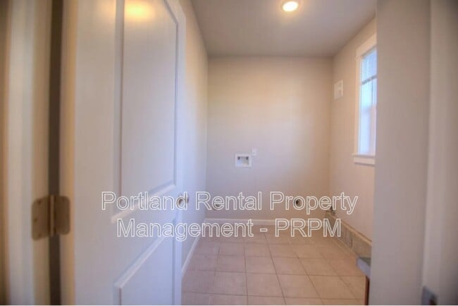 Building Photo - 607 NE 92nd Ave