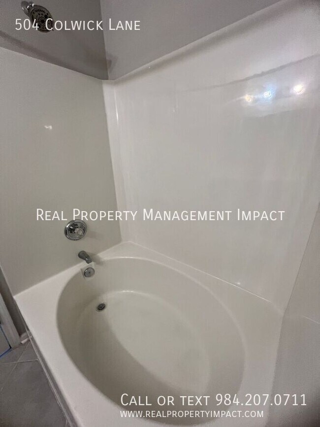 Building Photo - 504 Colwick Ln