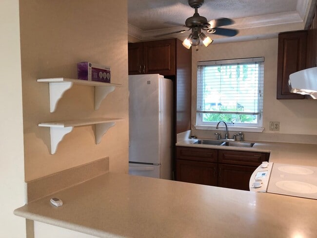 Building Photo - HOKUKANI 2/2/1 ON THE 1ST FLOOR,  LOCATED IN THE HEART OF KAILUA