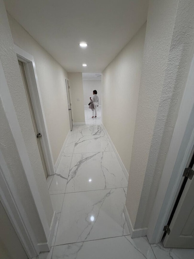 Building Photo - 6410 NW Miami Ct