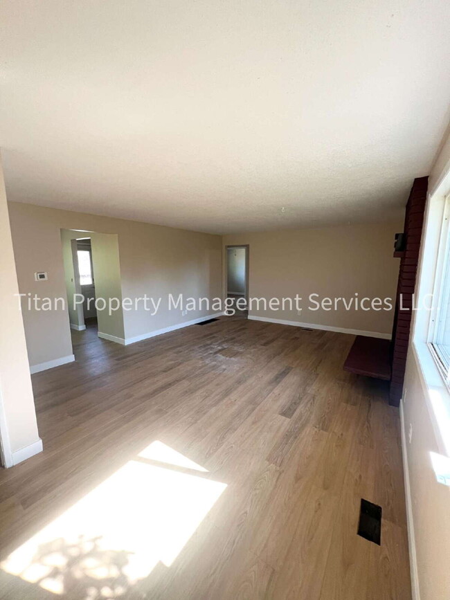 Primary Photo - 1229 Johnson St